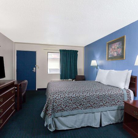 Days Inn By Wyndham Oklahoma City Fairground Bagian luar foto