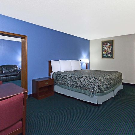 Days Inn By Wyndham Oklahoma City Fairground Bagian luar foto