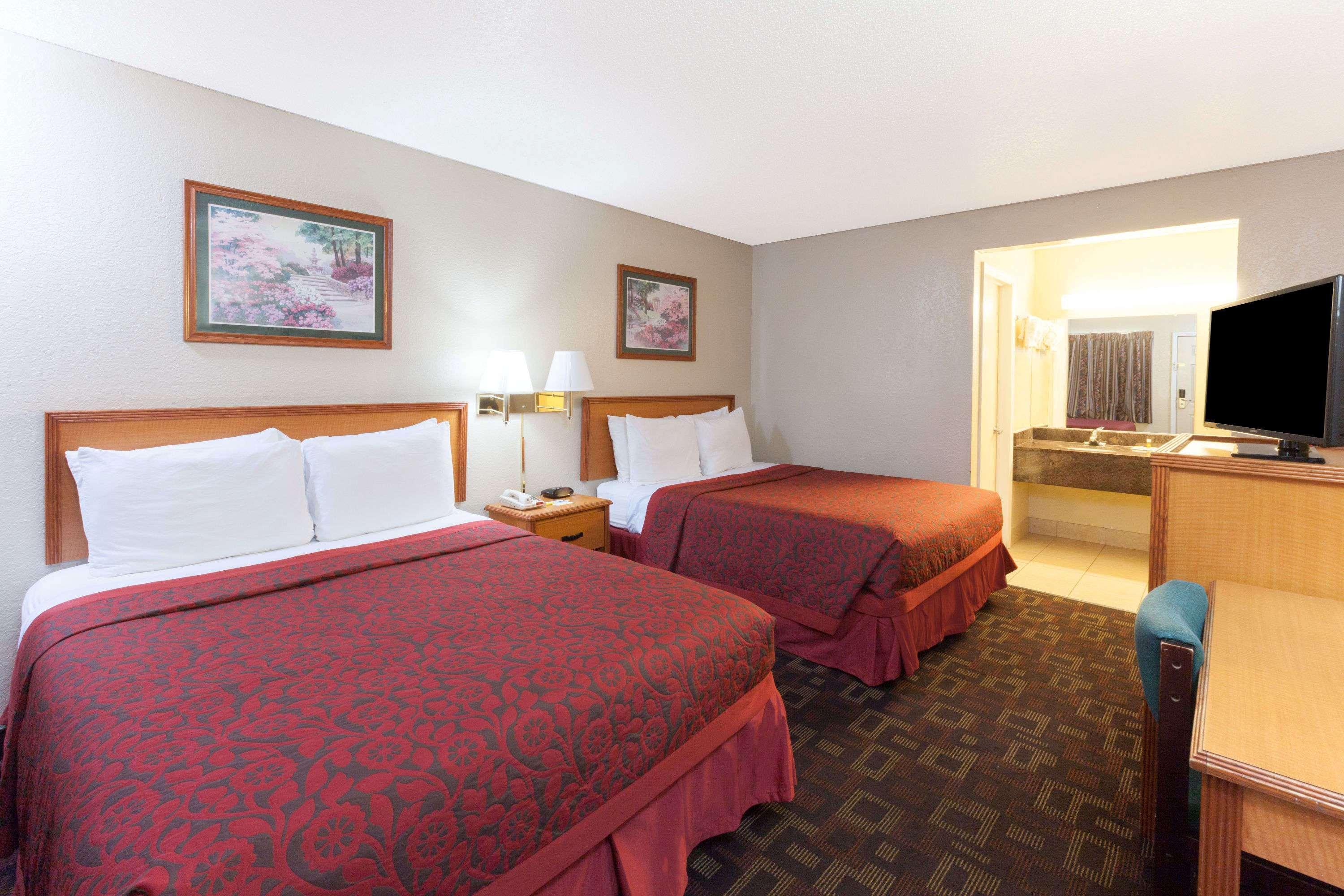 Days Inn By Wyndham Oklahoma City Fairground Bagian luar foto