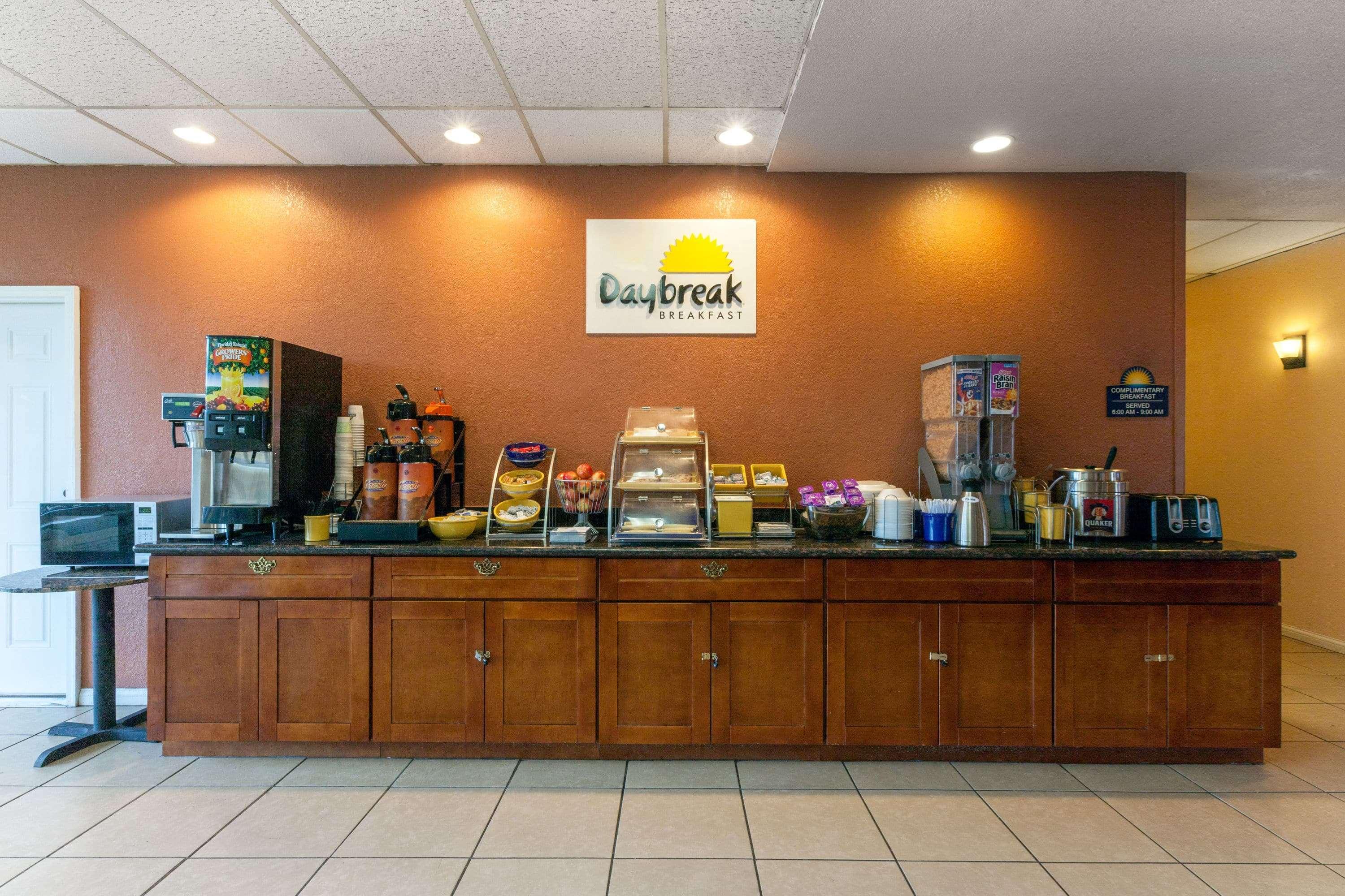 Days Inn By Wyndham Oklahoma City Fairground Bagian luar foto